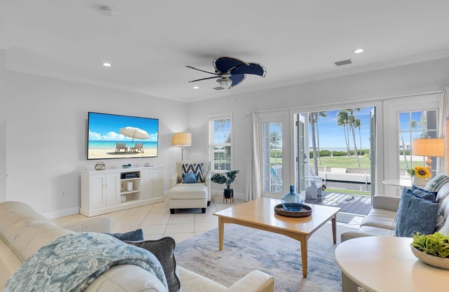 Waterfront luxury Villa (14) with spectacular sunset views and boat slip