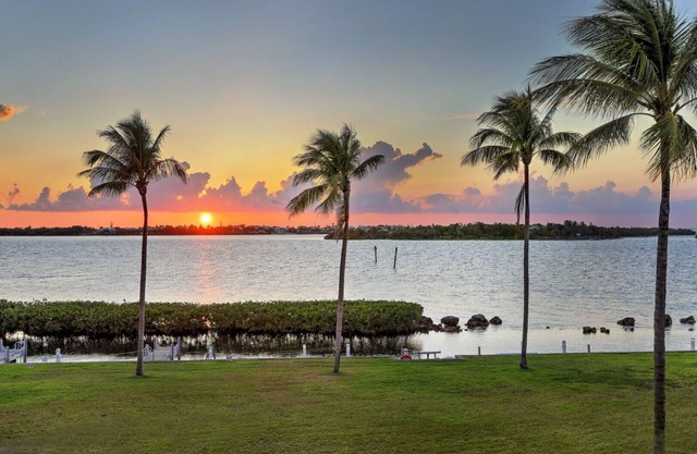 Waterfront luxury Villa (60) with sunset views and boat slip