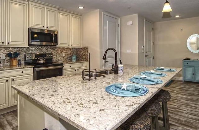 Waterfront on Anna Maria Sound ~ Beaches just minutes away!