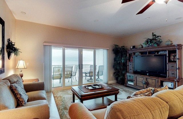 Welcoming Gulf-front condo with pool & hot tub - direct beach access