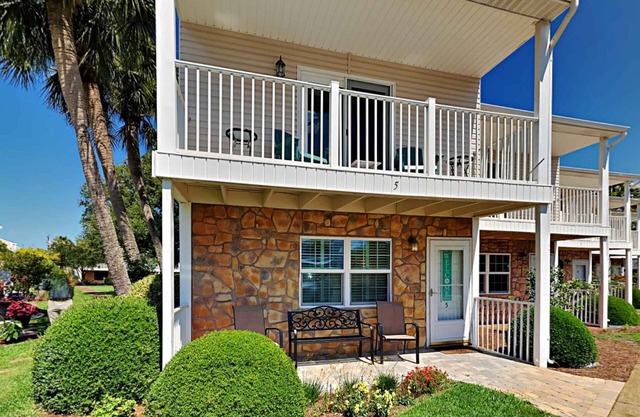 Woodland Shores #5 | Modern Townhome, Pool Access + Close to the Beach!