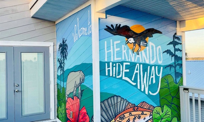 Spring Hill House | 100+Amenities~Waterfront~Pool~Firepit~Kayaks~Direct Gulf Acces:Hernando Hideaway