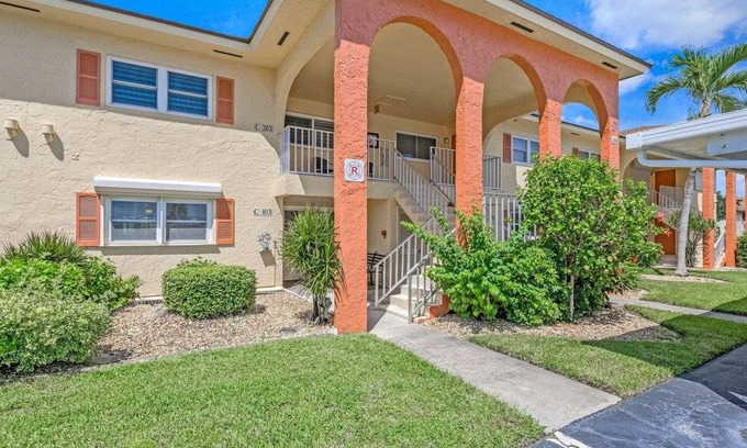 Naples Condo | 102 m² Condo ∙ 2 bedrooms ∙ 6 guests