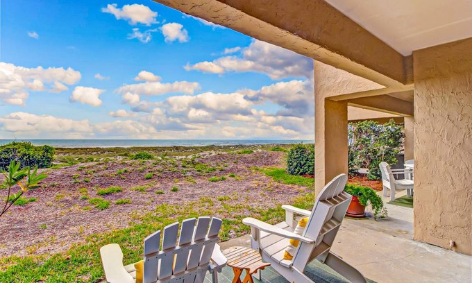 Amelia City Condo | 104 m² Condo ∙ 2 bedrooms ∙ 6 guests