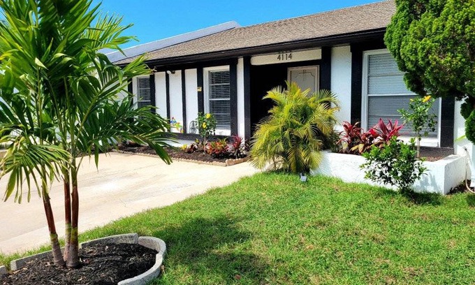 Bradenton Villa | 114 m² Villa ∙ 3 bedrooms ∙ 6 guests