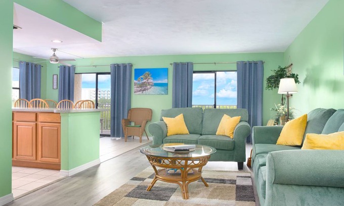 Crystal Beach House | 116 m² House ∙ 2 bedrooms ∙ 6 guests