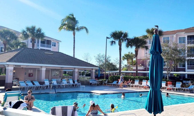 Majestic Palms Condo | 121 m² Condo ∙ 3 bedrooms ∙ 6 guests