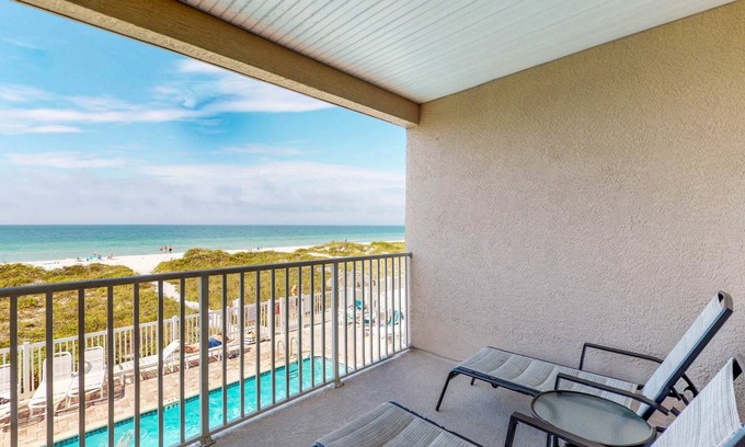 Independence Square Condo | 121 m² Condo ∙ 2 bedrooms ∙ 6 guests