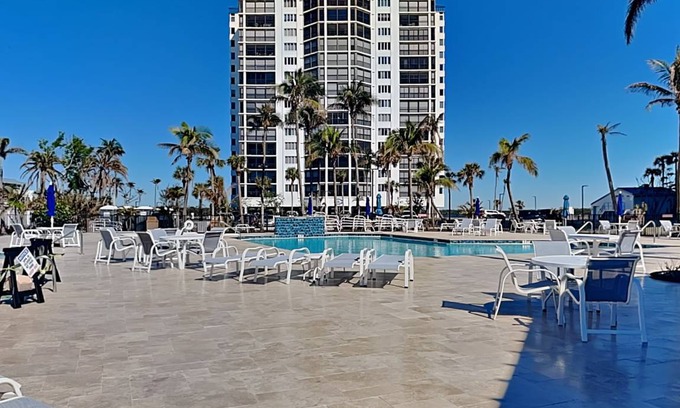 Mid Island Condo | 122 m² Condo ∙ 2 bedrooms ∙ 4 guests