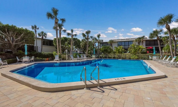 Holmes Beach Condo | 125 m² Condo ∙ 2 bedrooms ∙ 4 guests