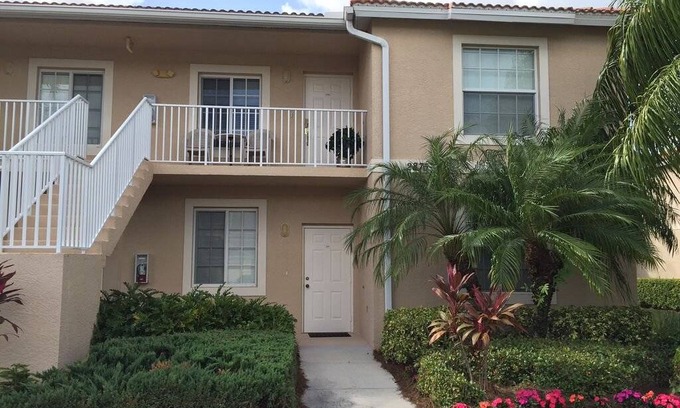 Naples Condo | 128 m² Condo ∙ 2 bedrooms ∙ 6 guests