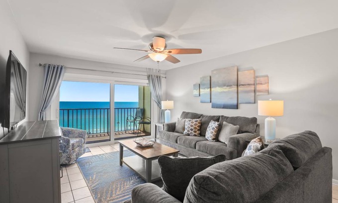Madeira Beach Condo | 134 m² Condo ∙ 3 bedrooms ∙ 10 guests