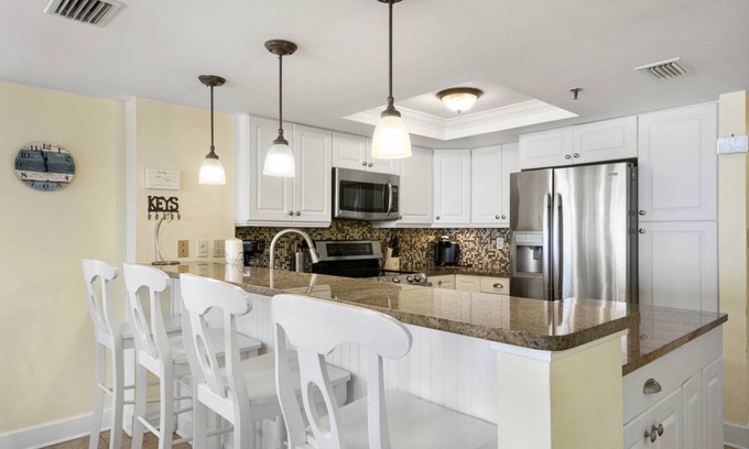 Madeira Beach Condo | 134 m² Condo ∙ 3 bedrooms ∙ 9 guests