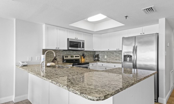 Madeira Beach Condo | 134 m² Condo ∙ 3 bedrooms ∙ 10 guests