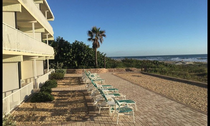 Crescent Beach Condo | 135 m² Condo ∙ 2 bedrooms ∙ 6 guests