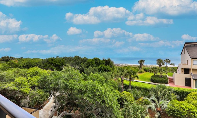 Fernandina Beach Condo | 137 m² Condo ∙ 3 bedrooms ∙ 8 guests