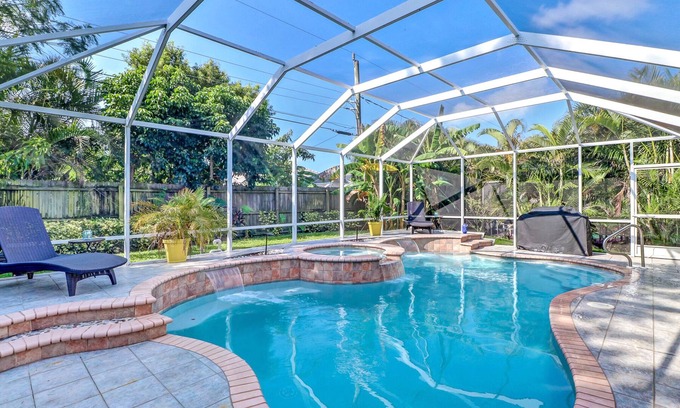 Naples Park House | 139/n slashed from 189/n ! Oct. bungalow with pool, spa, wifi, close to beach !