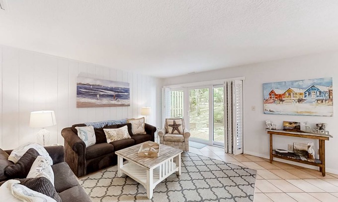 Fernandina Beach Condo | 157 m² Condo ∙ 3 bedrooms ∙ 6 guests