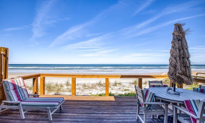 Sea Dunes Condo | 158 m² Condo ∙ 3 bedrooms ∙ 10 guests