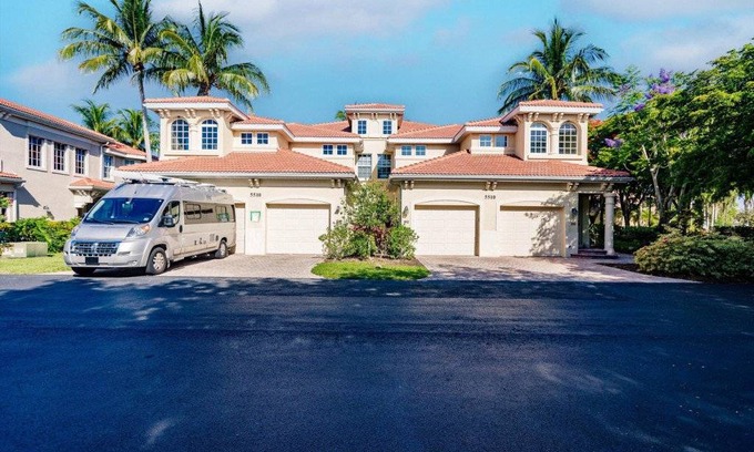 Pelican Condo | 158 m² Condo ∙ 3 bedrooms ∙ 6 guests