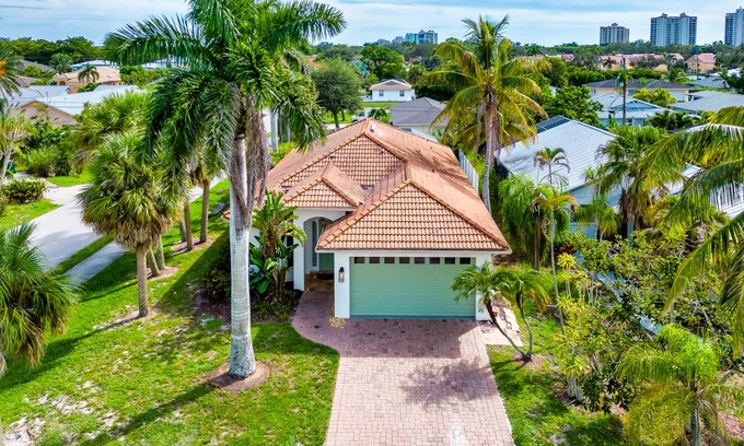 Naples Park House | 160 m² House ∙ 3 bedrooms ∙ 8 guests