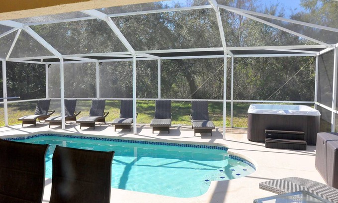 Thousand Oaks Villa | 163 m² Villa ∙ 4 bedrooms ∙ 8 guests