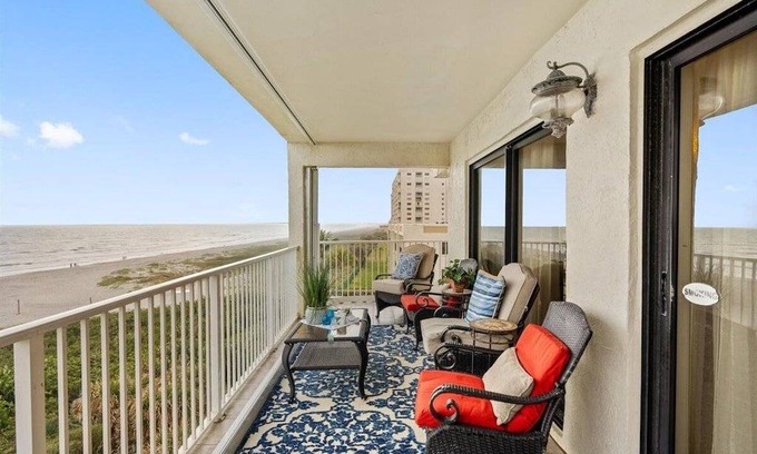 Cocoa Beach Condo | 167 m² Condo ∙ 3 bedrooms ∙ 7 guests