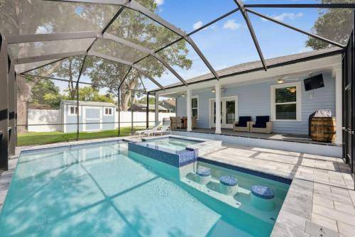 Riverside Heights House | 167 m² House ∙ 3 bedrooms ∙ 8 guests