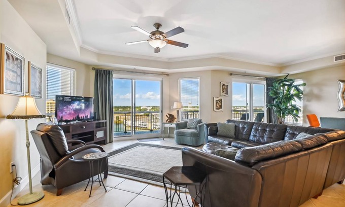 Holiday Isle Condo | 177 m² Condo ∙ 3 bedrooms ∙ 8 guests