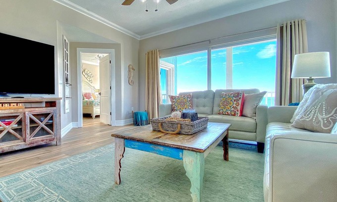 Independence Square Condo | 182 m² Condo ∙ 3 bedrooms ∙ 8 guests