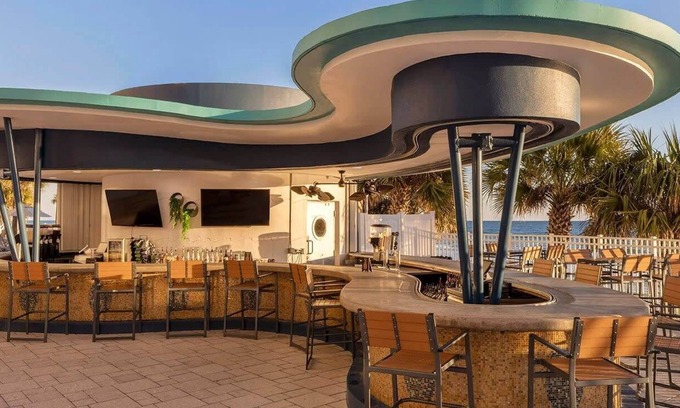 Brush - Stewarts Condo | 1br Deluxe Condo Nascar, A Lazy River & Beach!