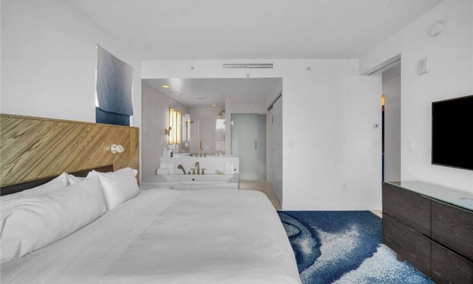 Central Beach Apartment | 1BR Hidden Gem perfect for tropical vacations
