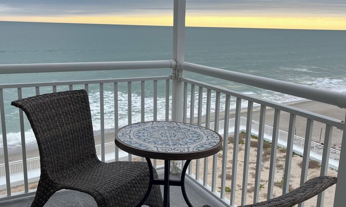 South Patrick Shores Condo | 2/2 Ocean View Condo at Sandpiper. Wake up to the sounds of the waves!