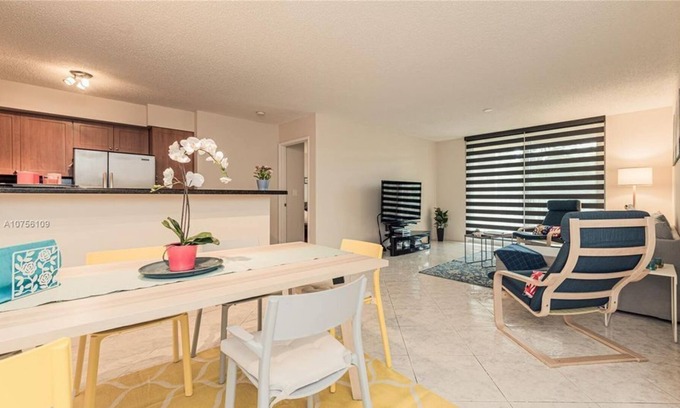 Aventura Condo | 2 Bedroom Condo 22276 by Houzlet