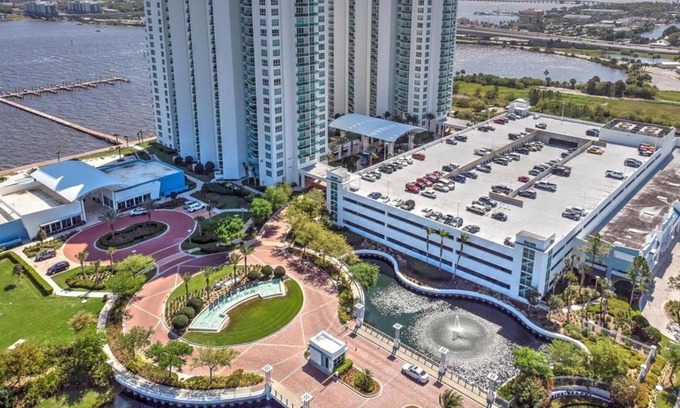 Kingston Condo | 2 Bedroom Condo (93395) by Houzlet