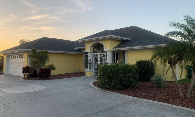 Punta Gorda House | 2 bedroom house in lovely Punta Gorda with WiFi, AC, & Pool.