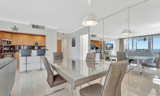 Galt Mile Apartment | 2 Bedroom Ocean Front