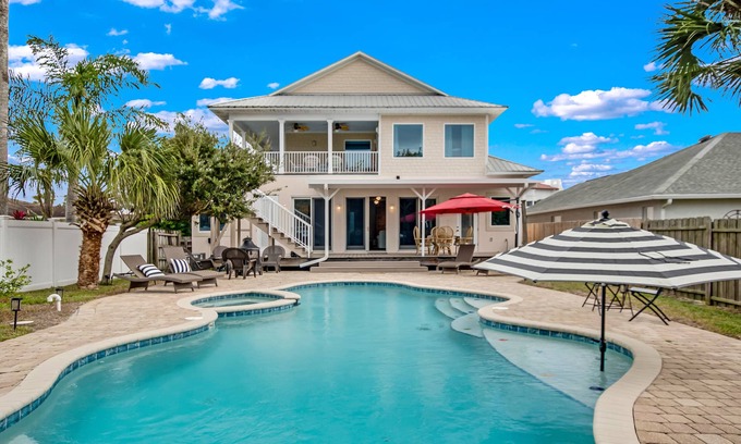 New Smyrna Beach House | 2 mastrs, htd salt lap pool, SPA, 2mins walk to beach - Happy Island Retreat
