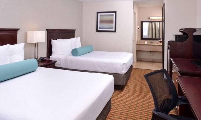 Florida Central Atlantic Coast House | 2 Miles to Universal! Comfy Unit, Pool, Breakfast, Parking, Shuttle