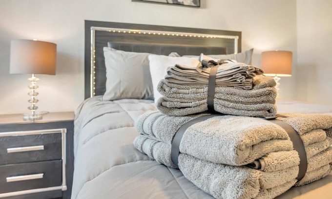 Arlington Apartment | 20% Off The Chrome Abode | 8min to UNF