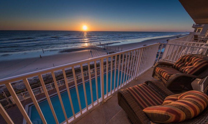 Daytona Beach Shores Condo | 204 m² Condo ∙ 3 bedrooms ∙ 8 guests