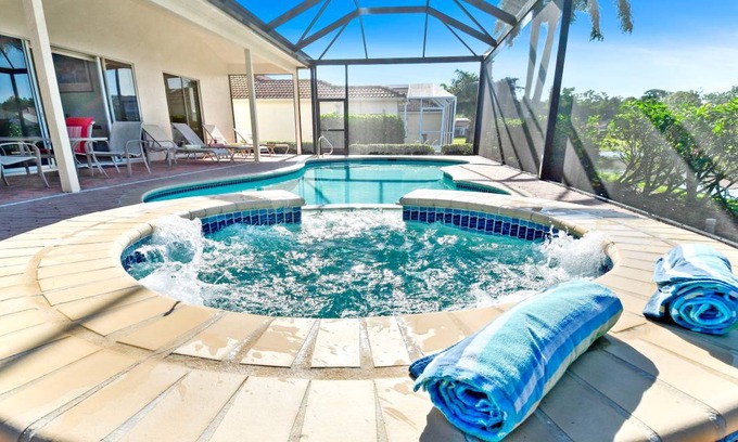Crown Pointe Villa | 220 m² Villa ∙ 4 bedrooms ∙ 8 guests