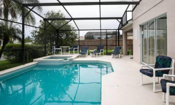Crescent Lakes Villa | 220 m² Villa ∙ 5 bedrooms ∙ 11 guests