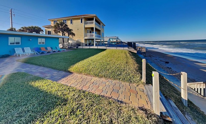 Painters Hill House | 223 m² House ∙ 3 bedrooms ∙ 6 guests