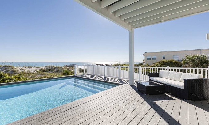Crescent Beach House | 248 m² House ∙ 7 bedrooms ∙ 16 guests