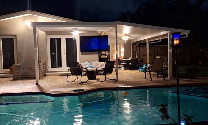 West Perrine House | 250 m² House ∙ 3 bedrooms ∙ 7 guests