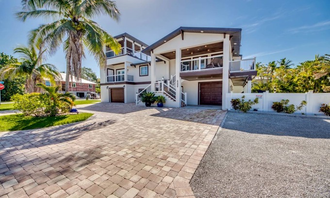 Mid Island House | 261 m² House ∙ 4 bedrooms ∙ 10 guests