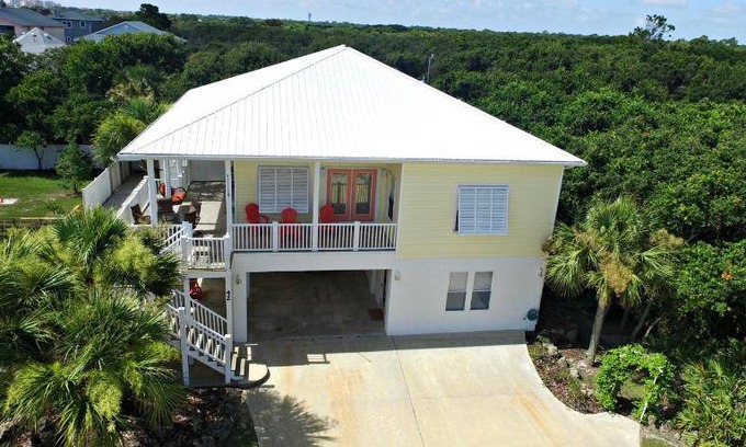 Marineland Acres House | 269 m² House ∙ 4 bedrooms ∙ 10 guests