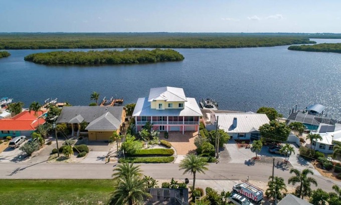 Matlacha House | 280 m² House ∙ 5 bedrooms ∙ 10 guests