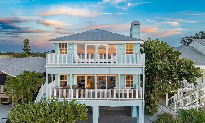 Indian Shores House | 297 m² House ∙ 4 bedrooms ∙ 11 guests